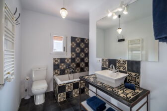 Tarifabeachhouses-Plaza-San-Mateo-Apartment-Historic-Old-Town-Tarifa-07