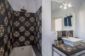 Tarifabeachhouses-Plaza-San-Mateo-Apartment-Historic-Old-Town-Tarifa-08